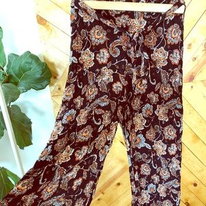 Adorable LUSH fall paisley print pant